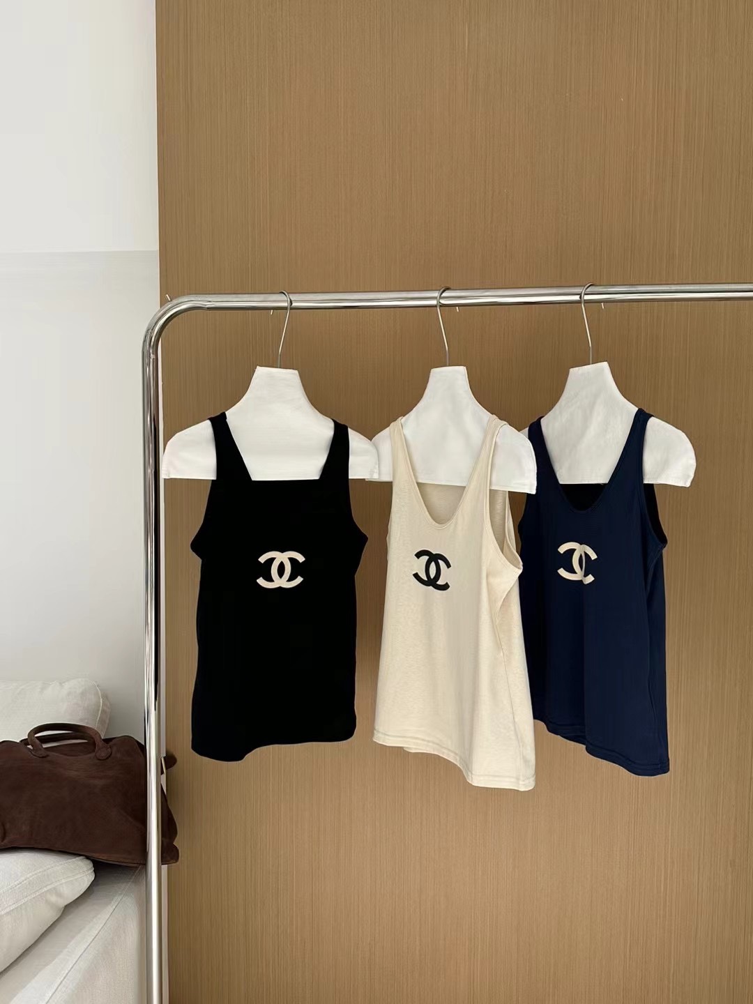 C-L womenswear Minimalist perfume vest
