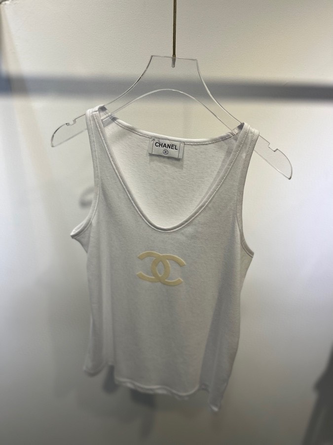 C-L womenswear Minimalist perfume vest