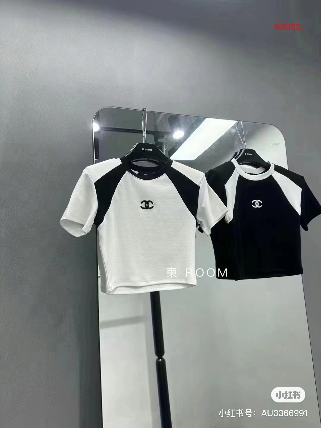 C-L womenswear Contrast raglan sleeves with small logo short sleeves
