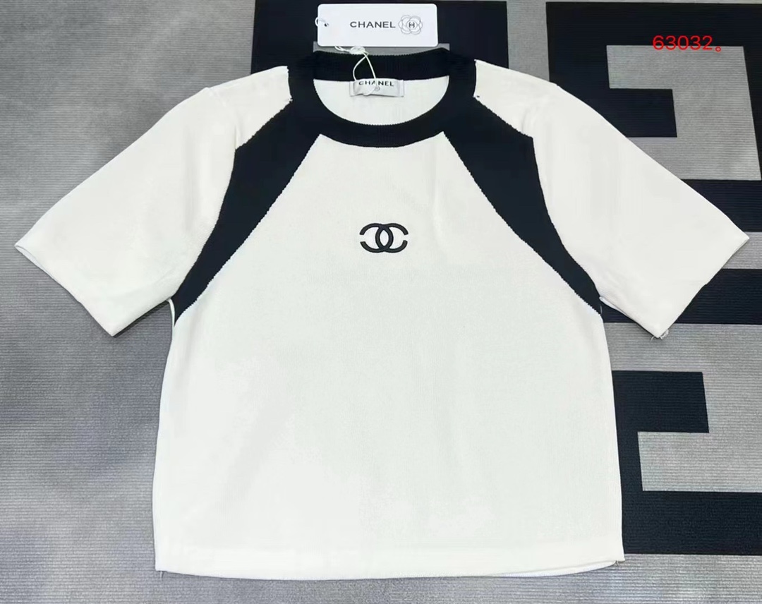 C-L womenswear Contrast raglan sleeves with small logo short sleeves