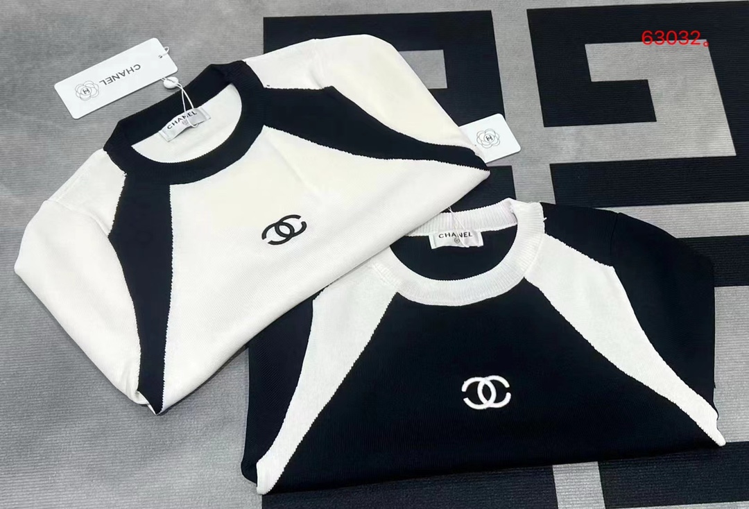 C-L womenswear Contrast raglan sleeves with small logo short sleeves