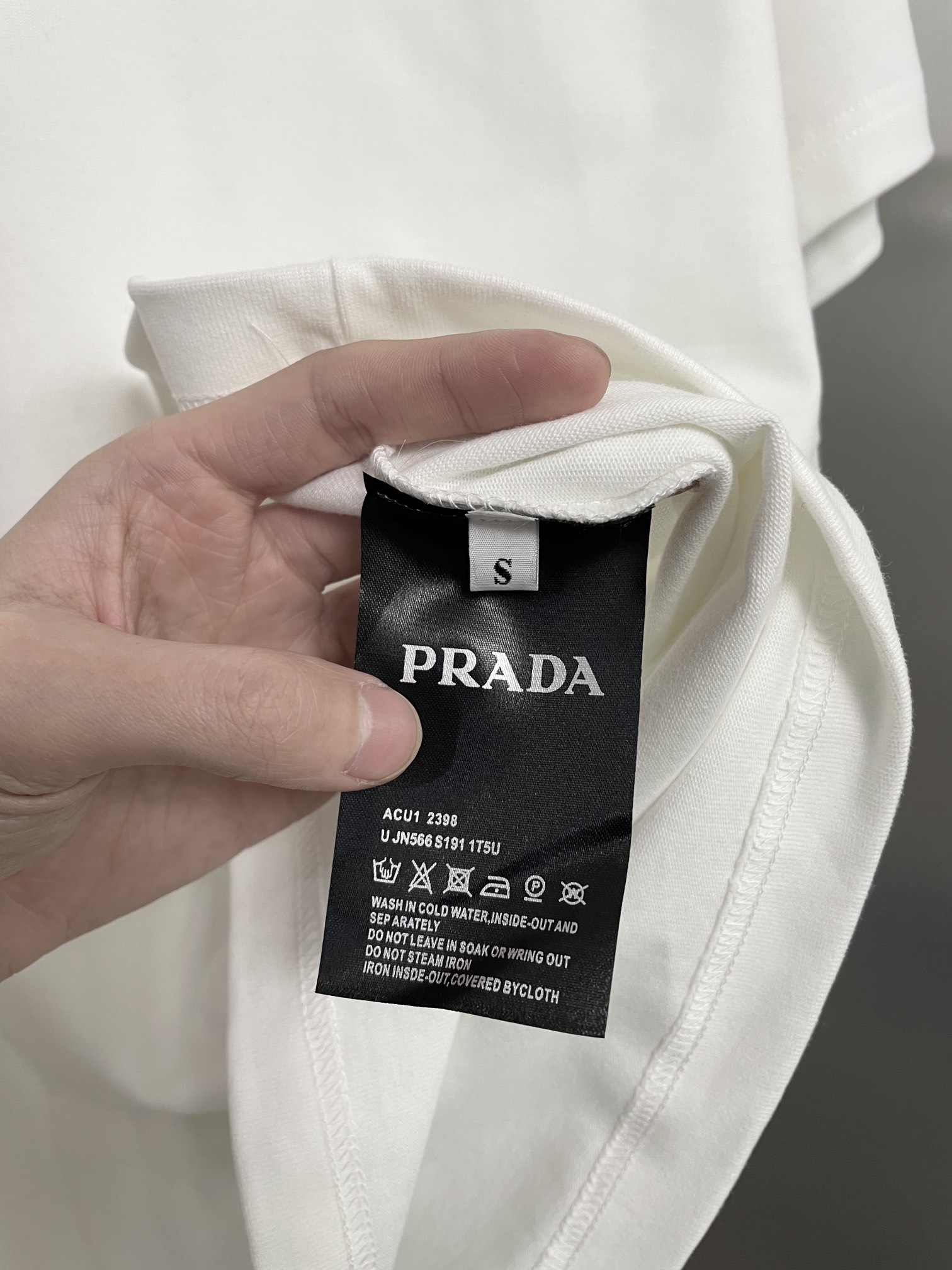 P-A womenswear Triangle logo short sleeve