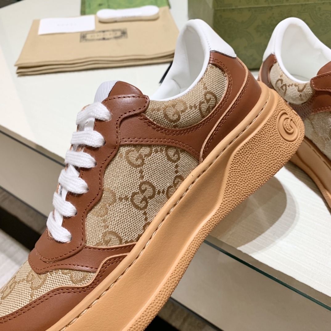 G-G women's shoes The new thick-soled white shoes are hot and new.