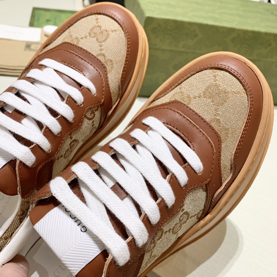 G-G women's shoes The new thick-soled white shoes are hot and new.