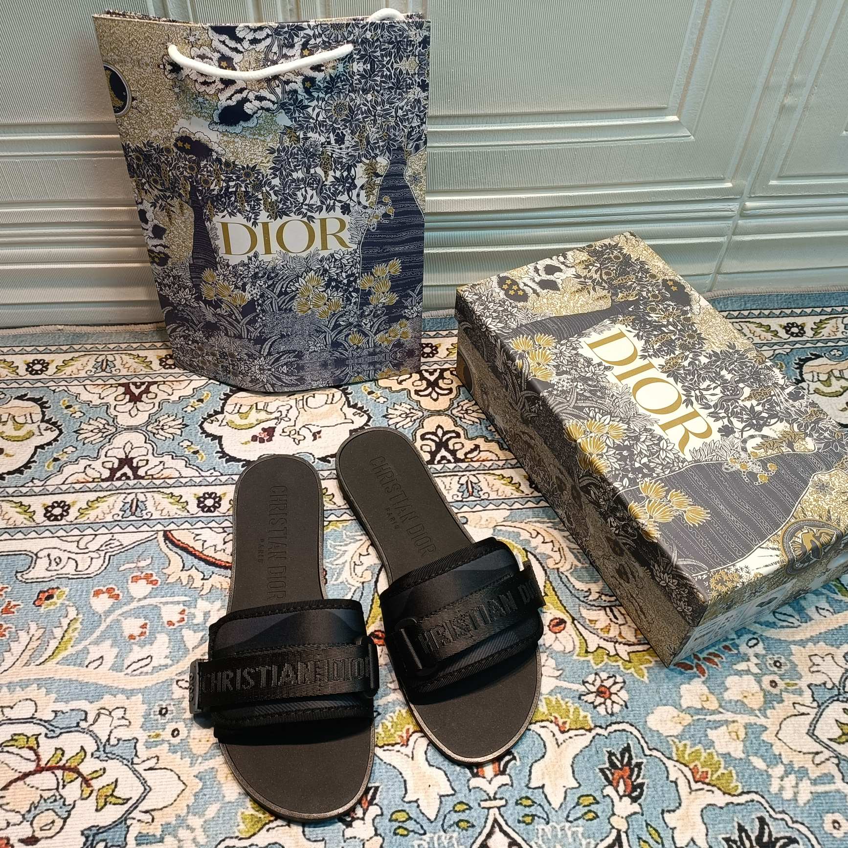 d-r Women's shoes Embroidered hook and loop slippers