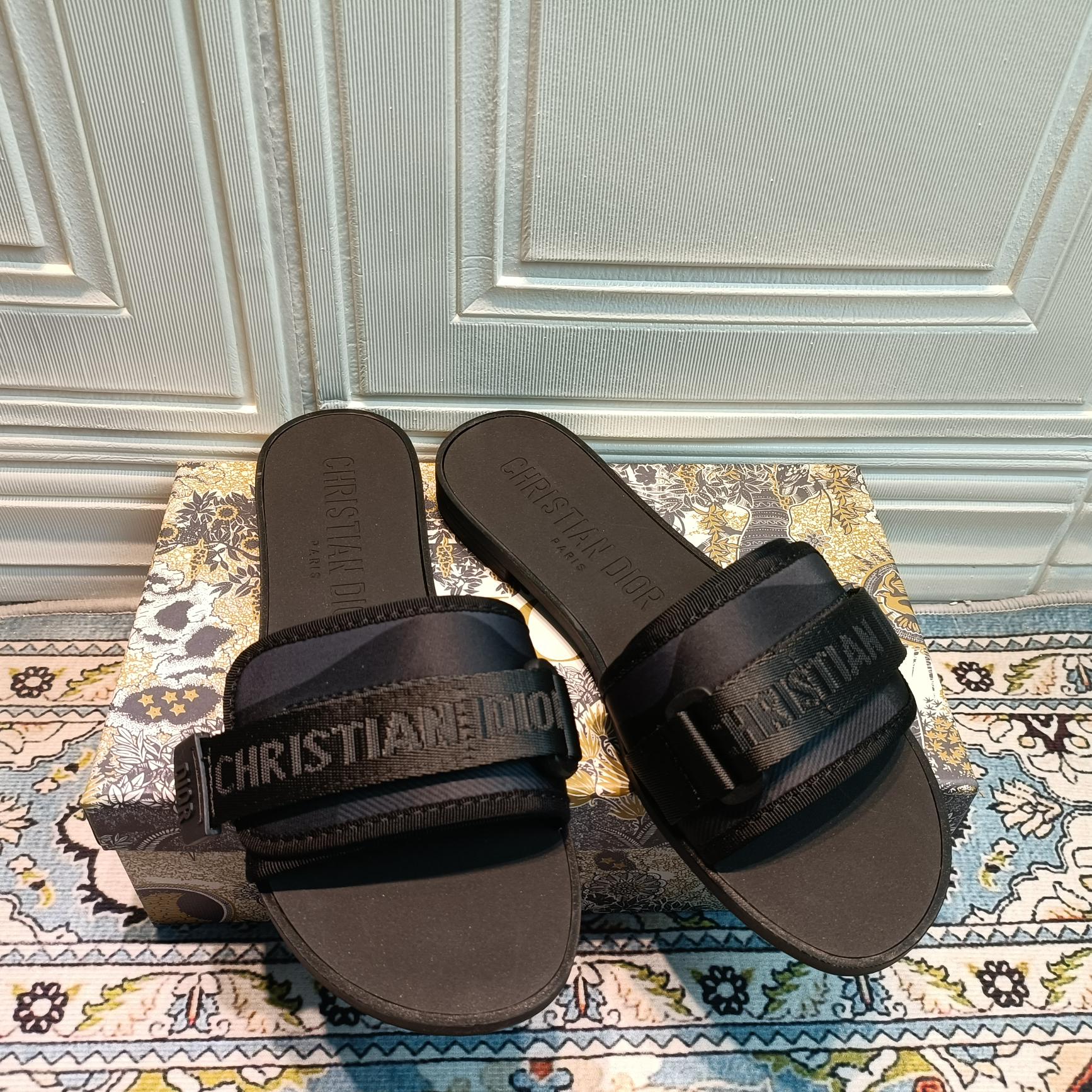 d-r Women's shoes Embroidered hook and loop slippers