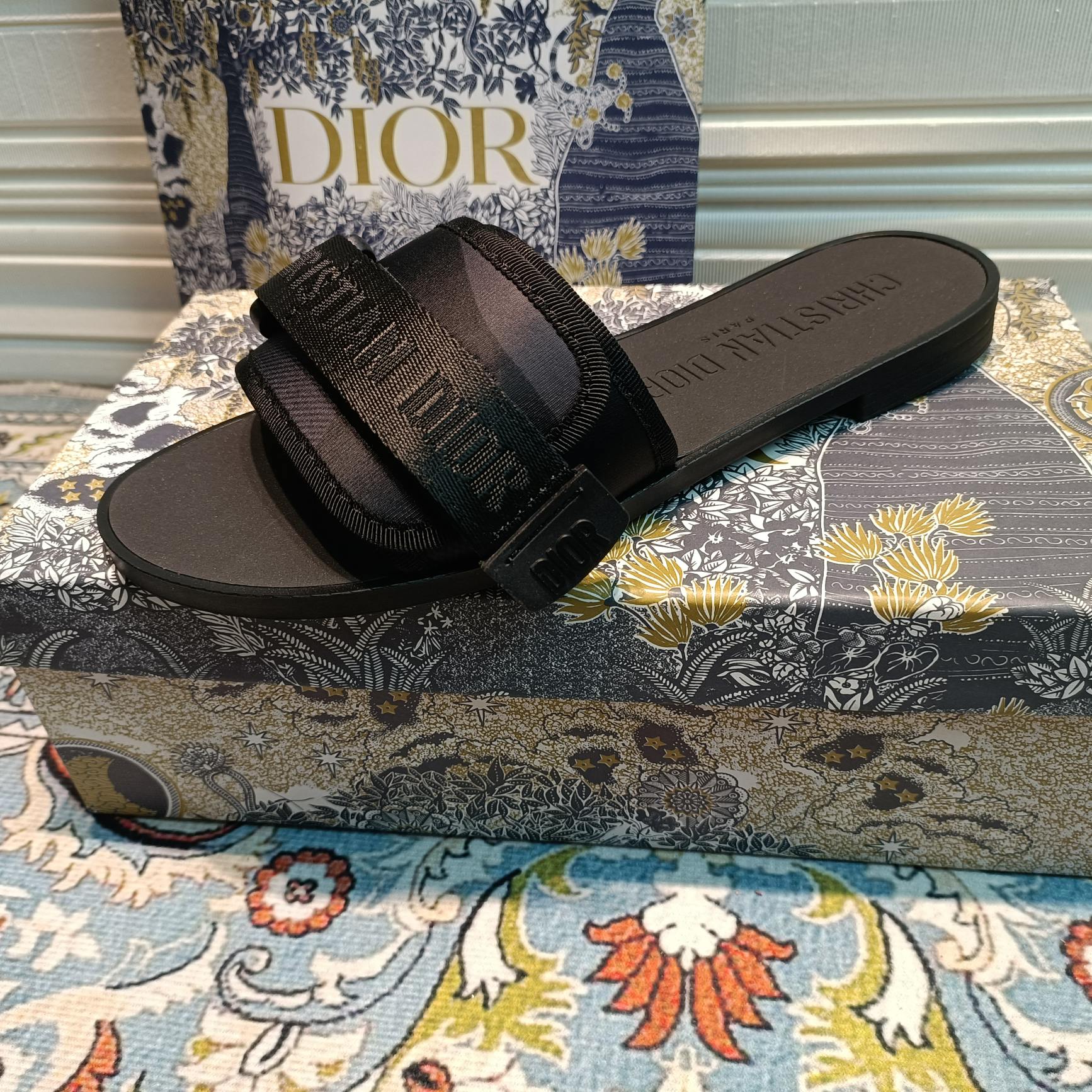 d-r Women's shoes Embroidered hook and loop slippers