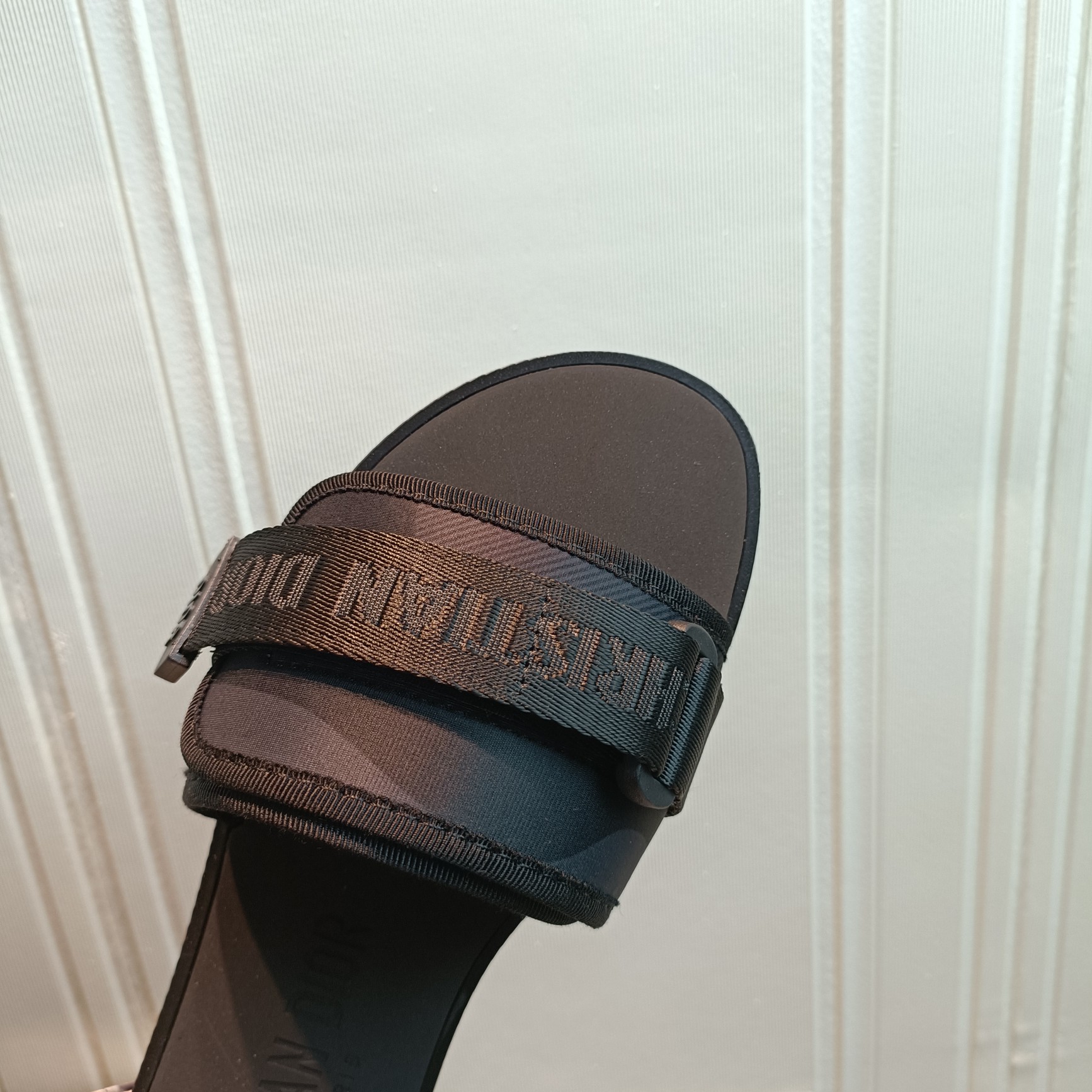 d-r Women's shoes Embroidered hook and loop slippers