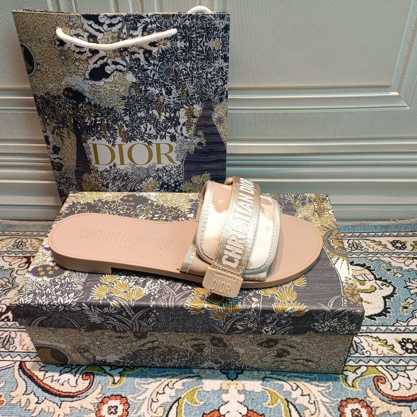 d-r Women's shoes Embroidered hook and loop slippers