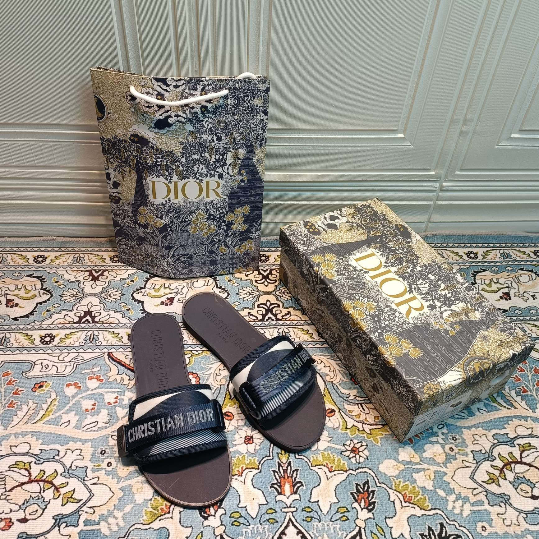 d-r Women's shoes Embroidered hook and loop slippers