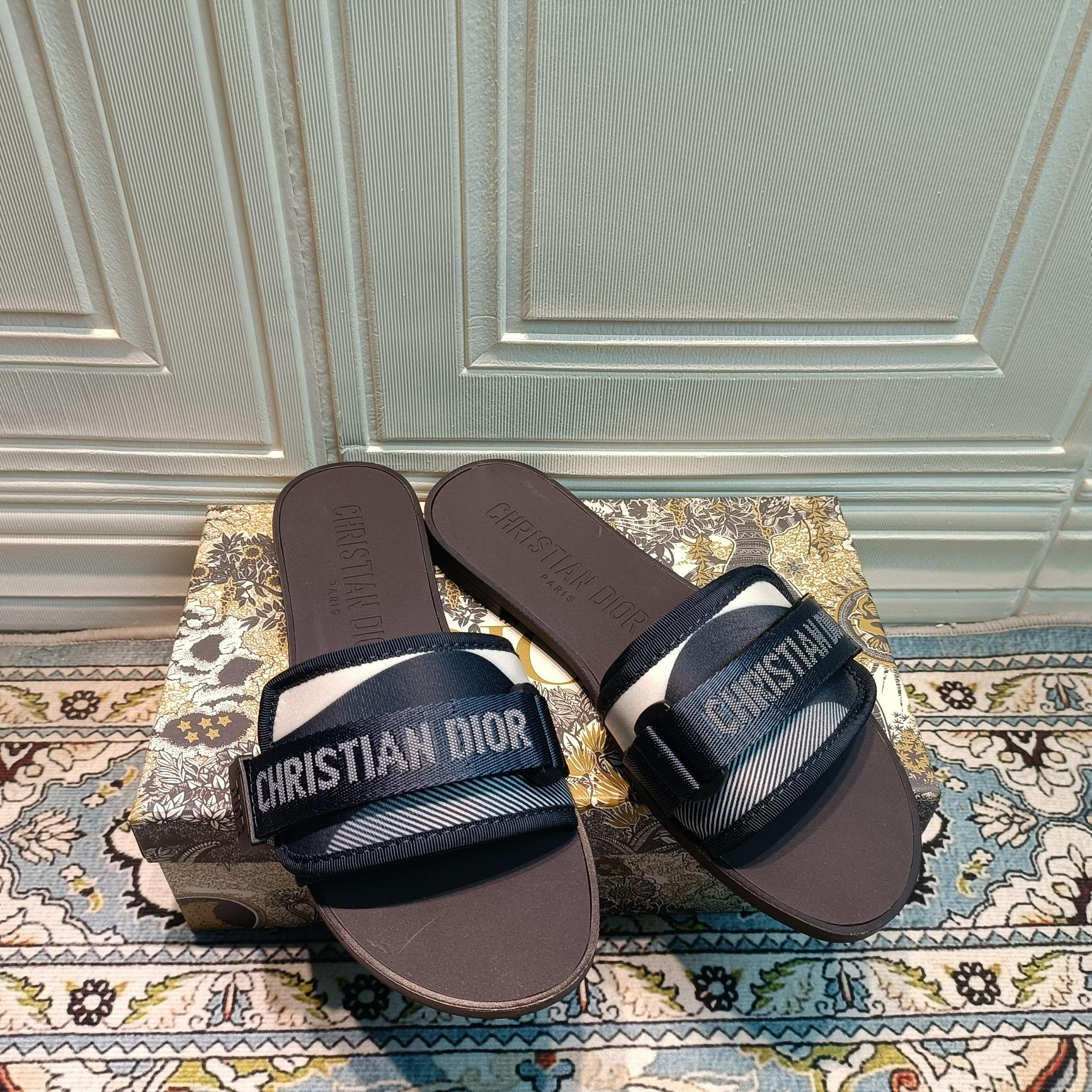 d-r Women's shoes Embroidered hook and loop slippers