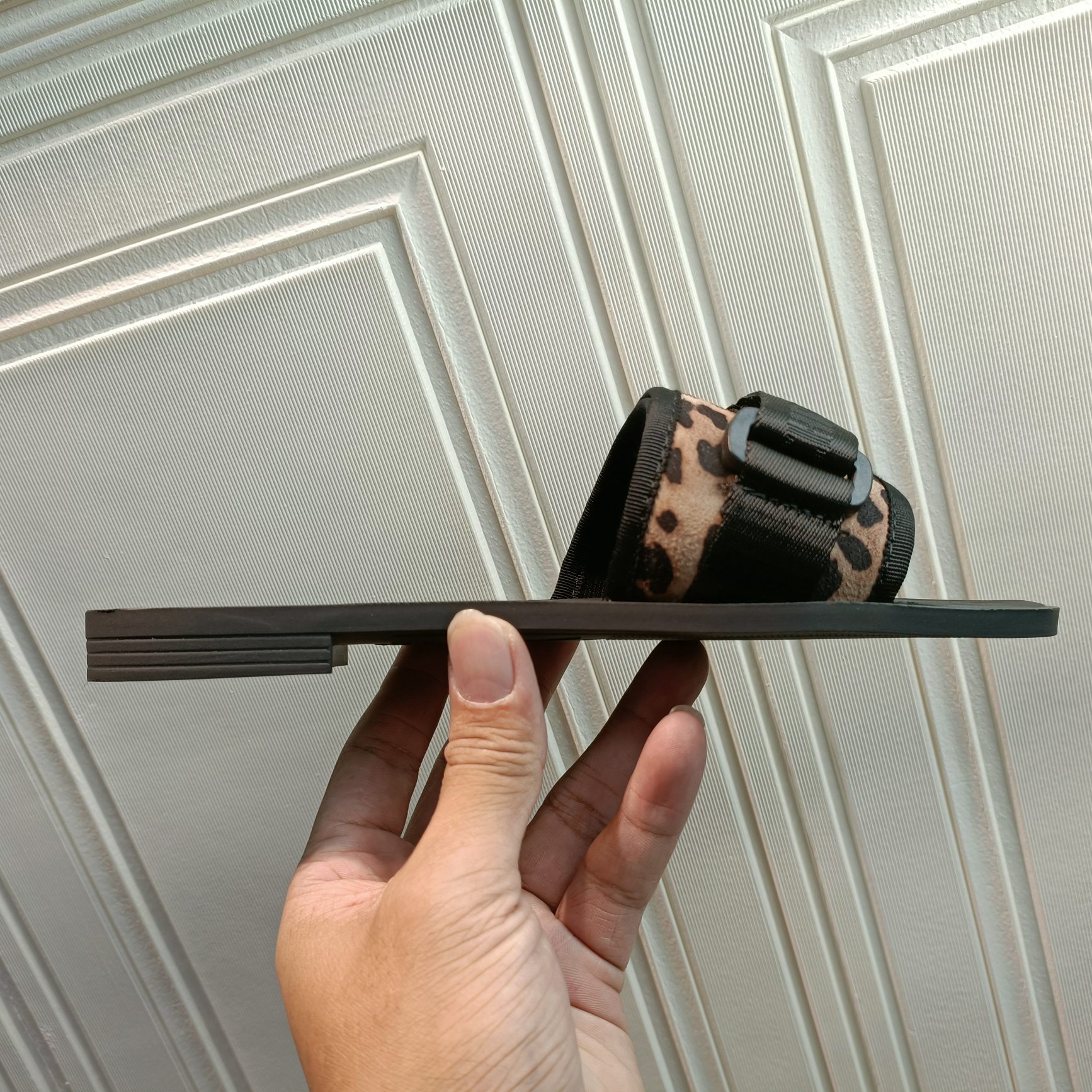 d-r Women's shoes Embroidered hook and loop slippers