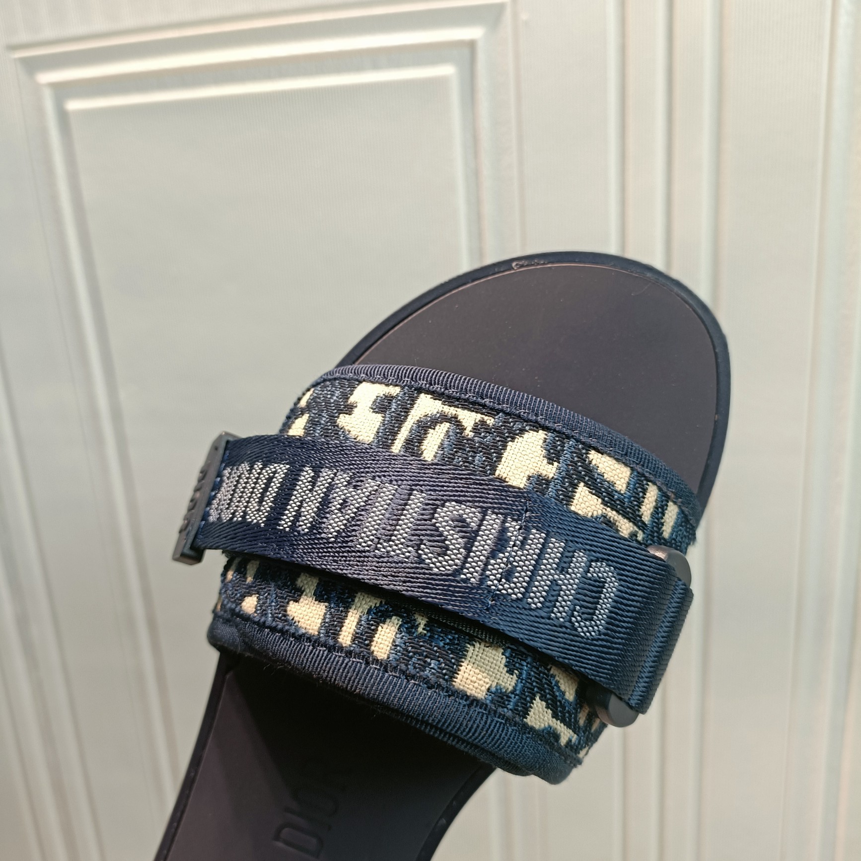 d-r Women's shoes Embroidered hook and loop slippers