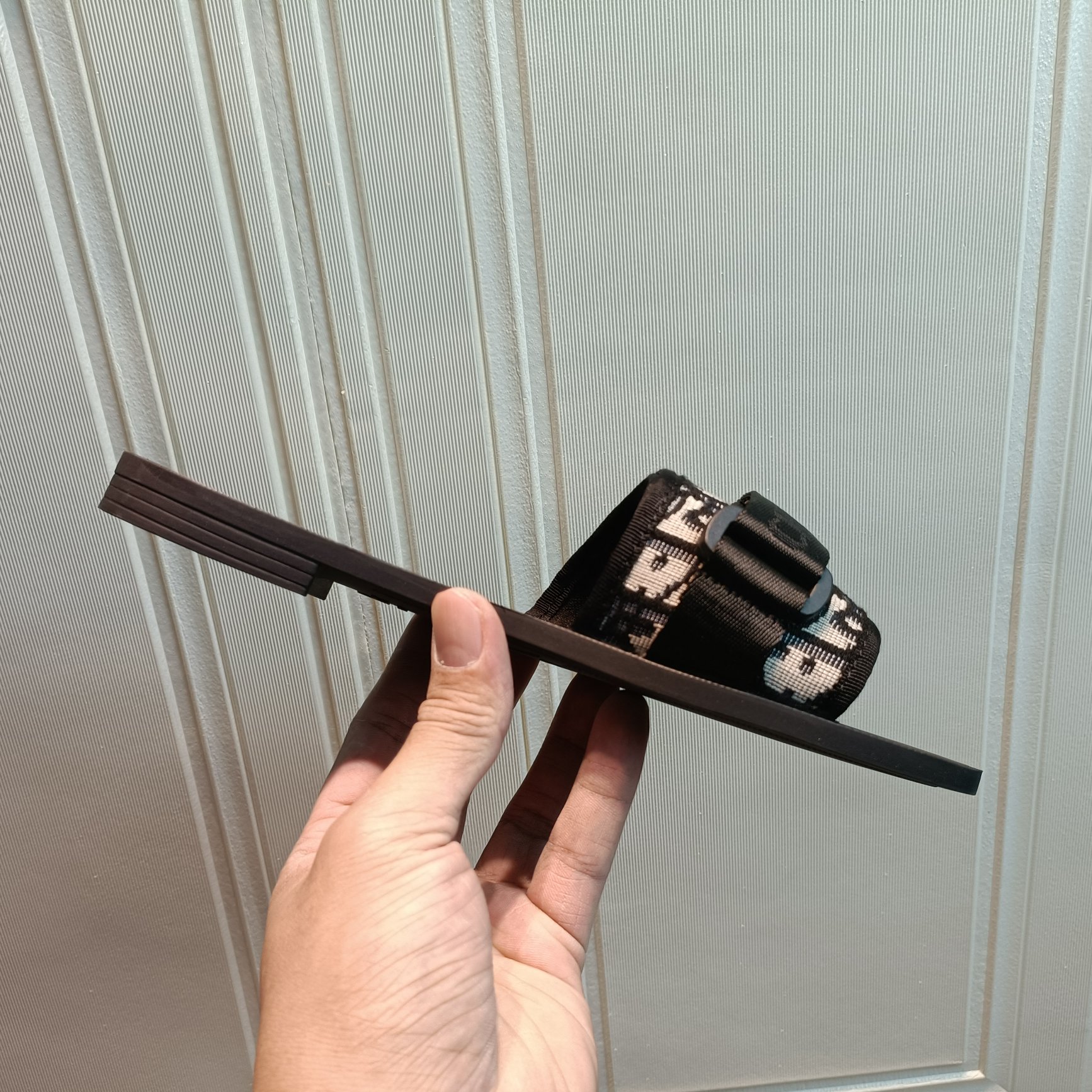 d-r Women's shoes Embroidered hook and loop slippers