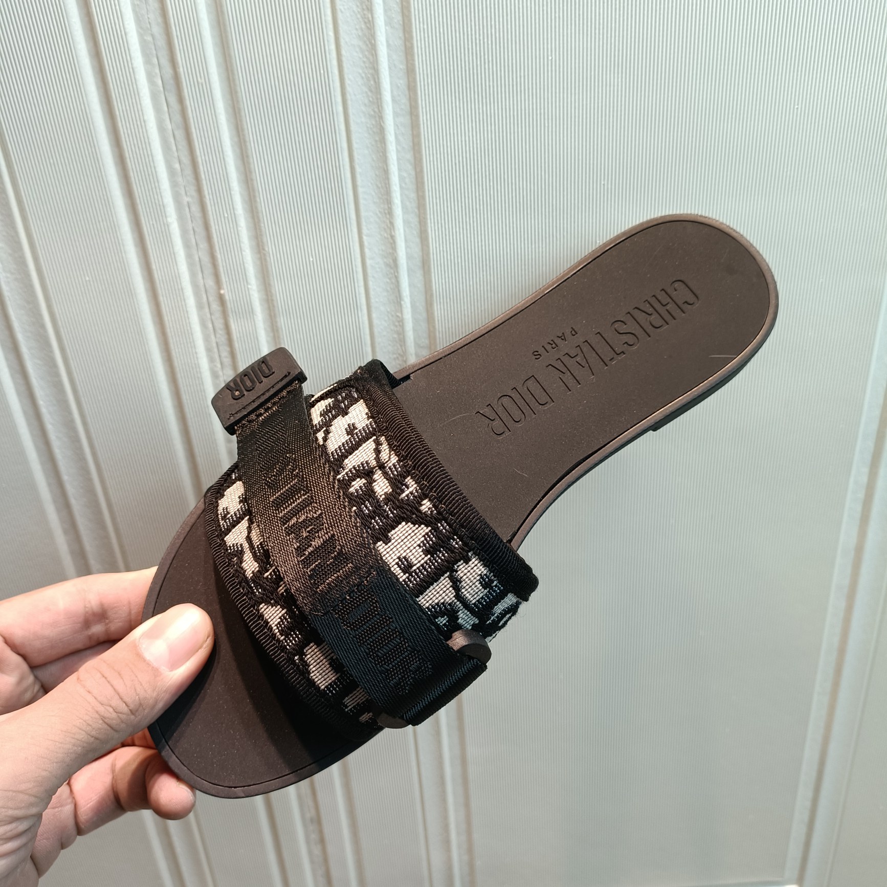 d-r Women's shoes Embroidered hook and loop slippers