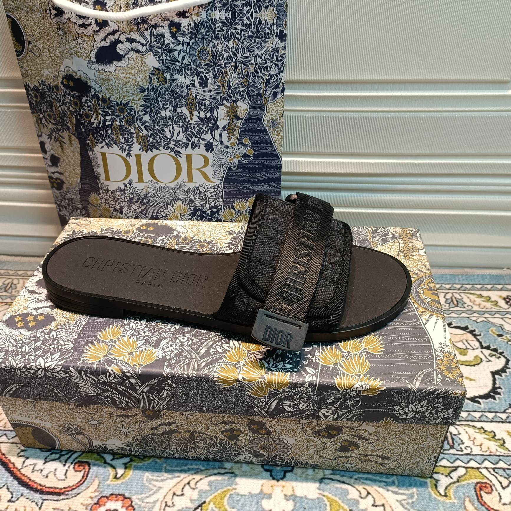 d-r Women's shoes Embroidered hook and loop slippers