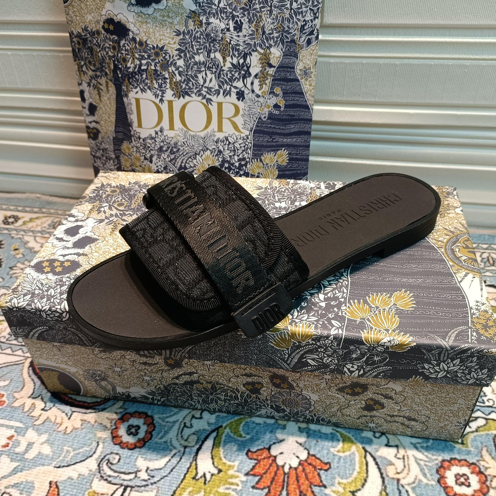 d-r Women's shoes Embroidered hook and loop slippers