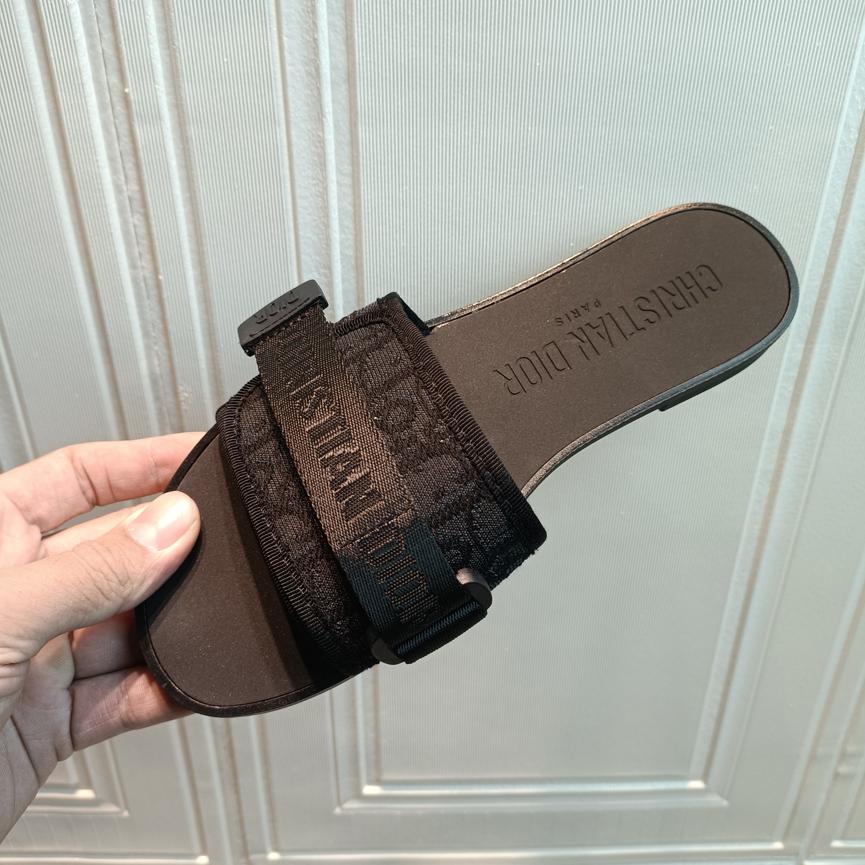 d-r Women's shoes Embroidered hook and loop slippers