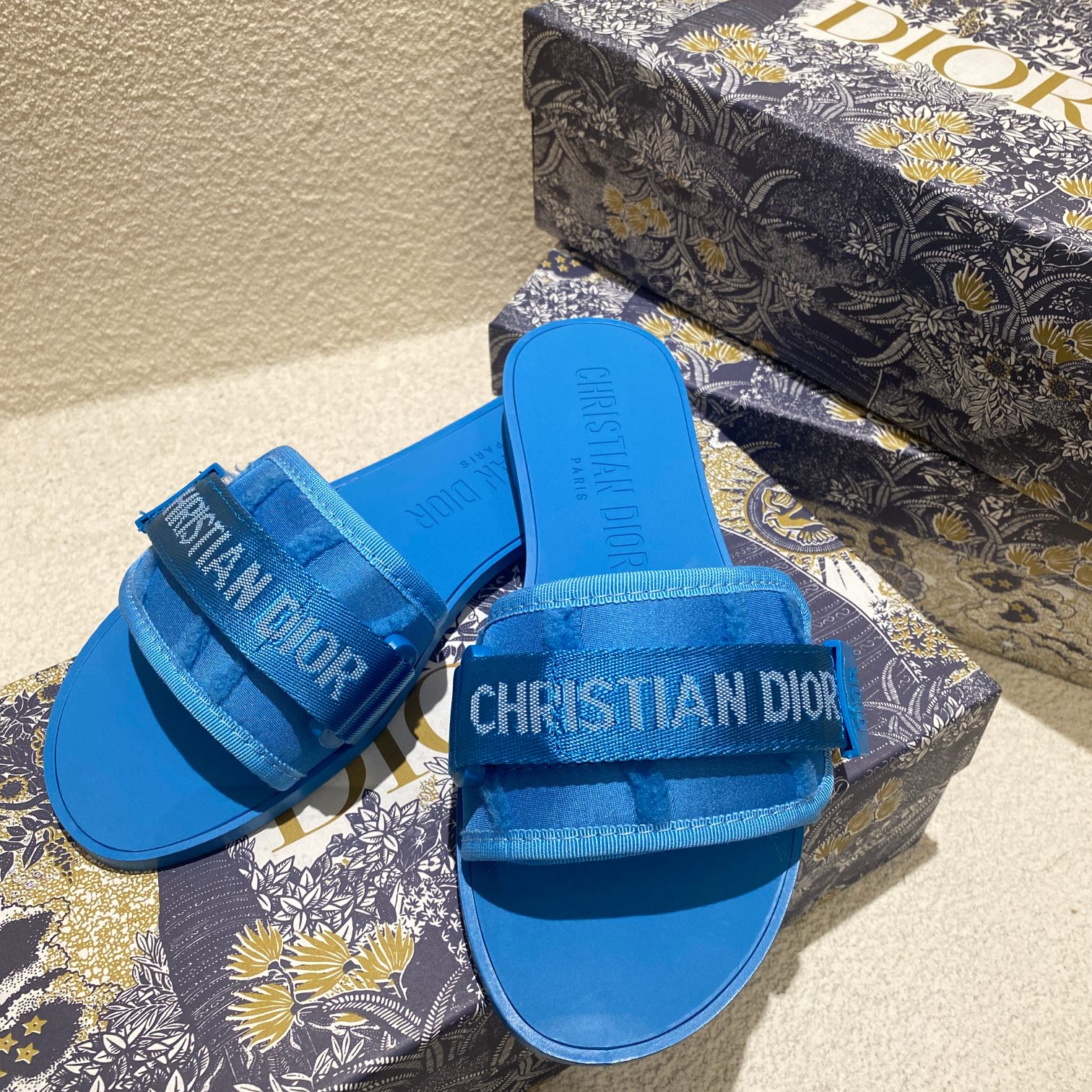 d-r Women's shoes Embroidered hook and loop slippers