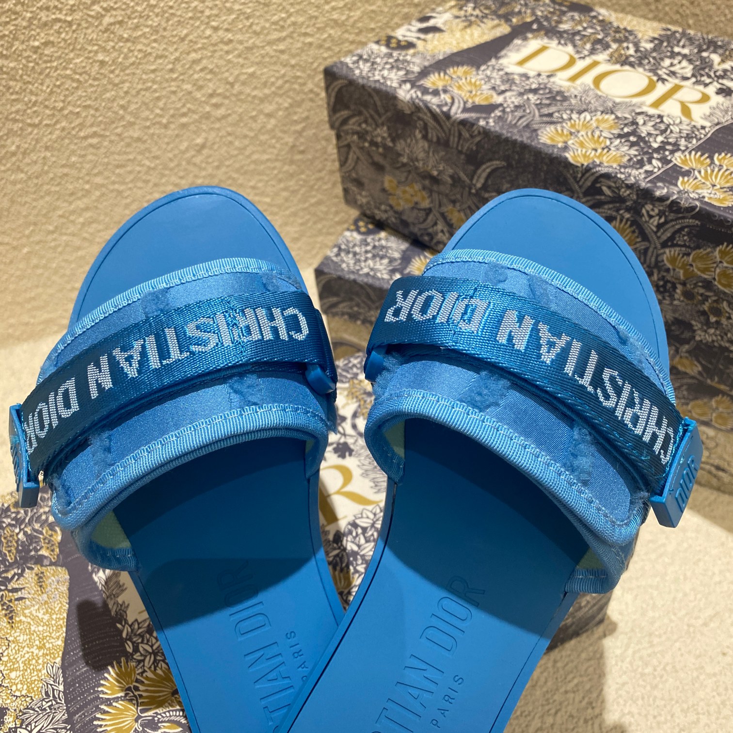 d-r Women's shoes Embroidered hook and loop slippers