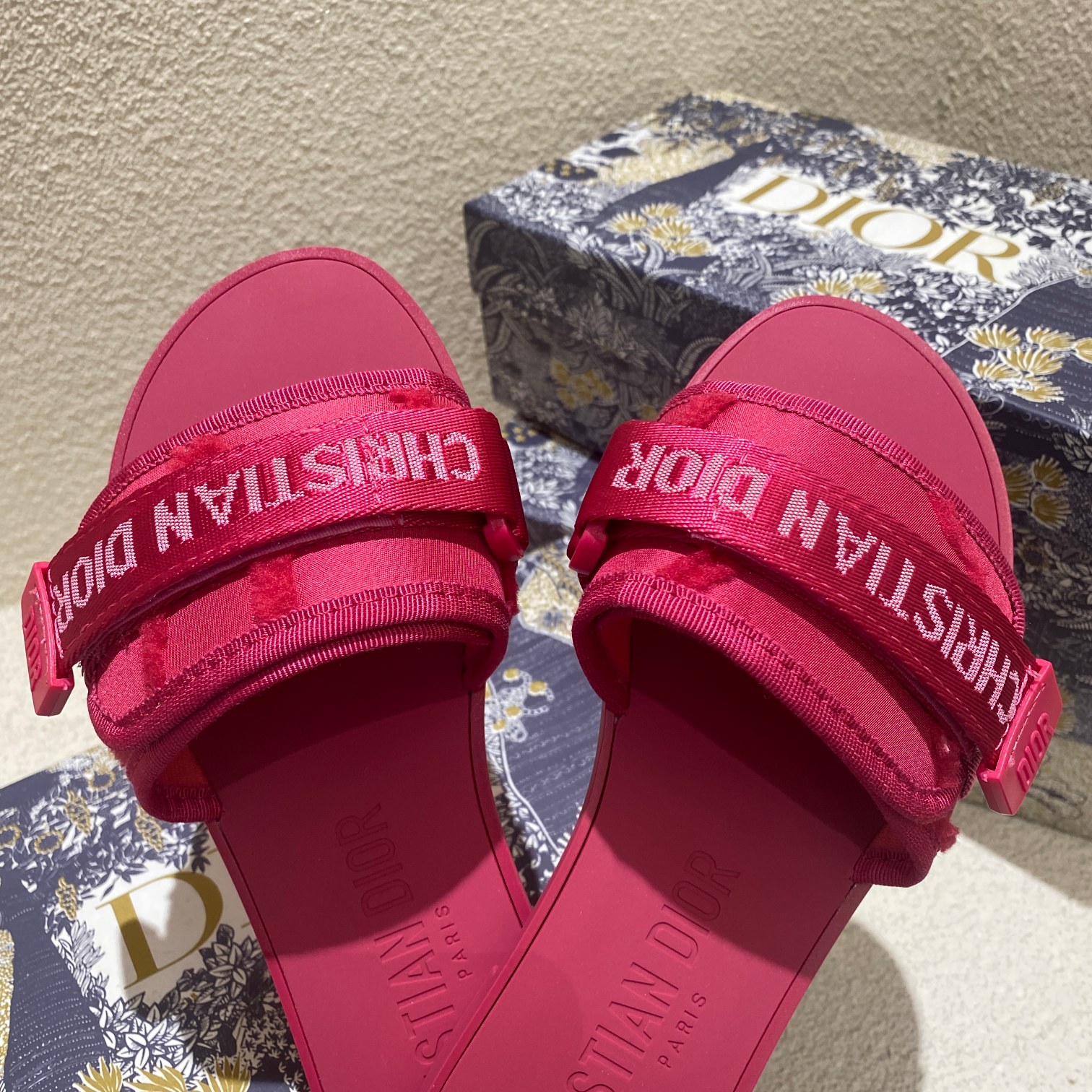 d-r Women's shoes Embroidered hook and loop slippers