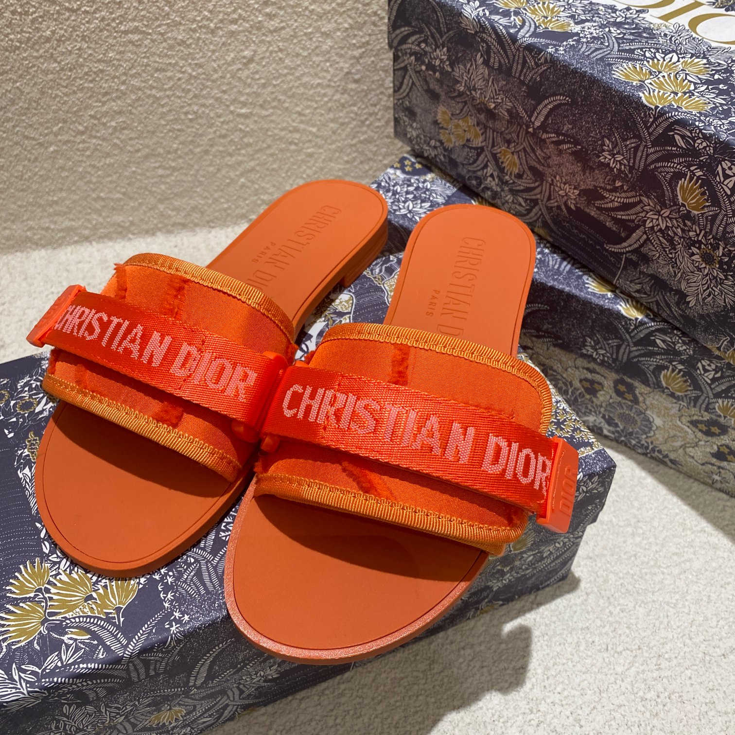 d-r Women's shoes Embroidered hook and loop slippers