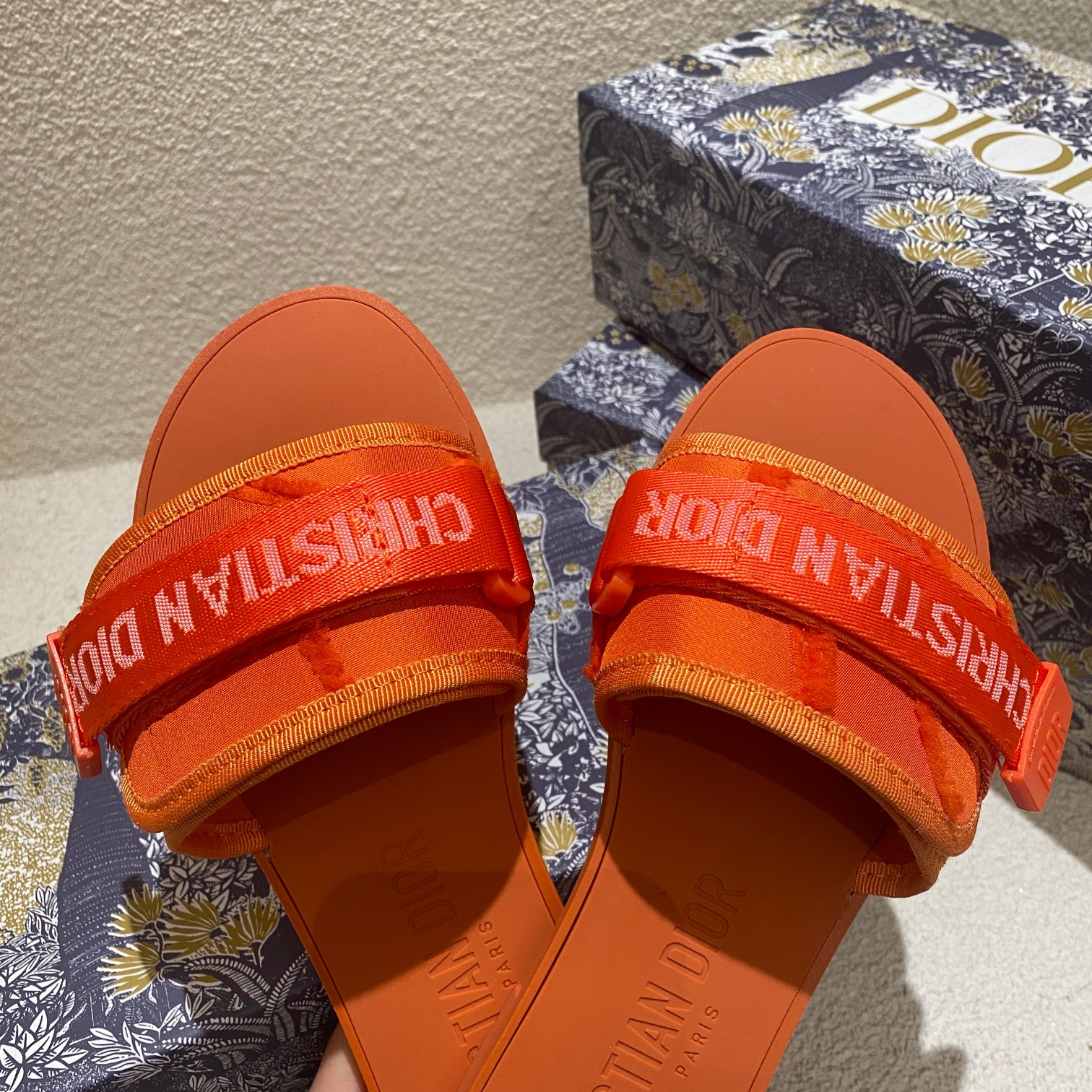 d-r Women's shoes Embroidered hook and loop slippers