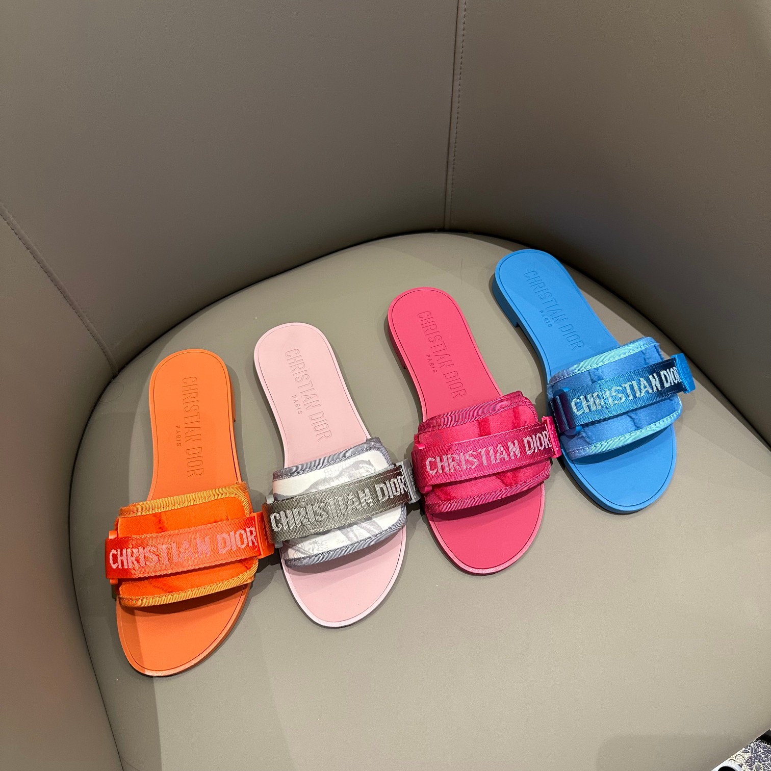 d-r Women's shoes Embroidered hook and loop slippers