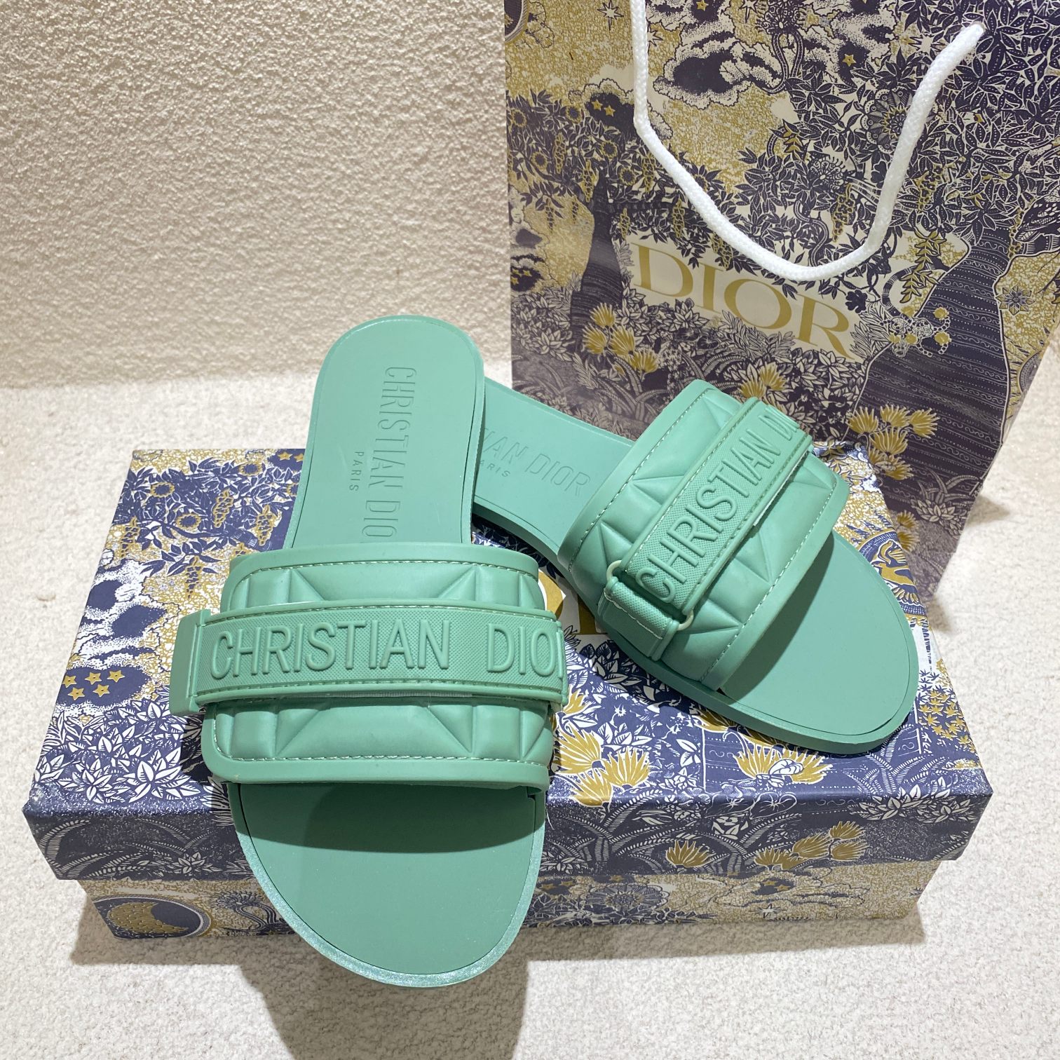 d-r Women's shoes Embroidered hook and loop slippers