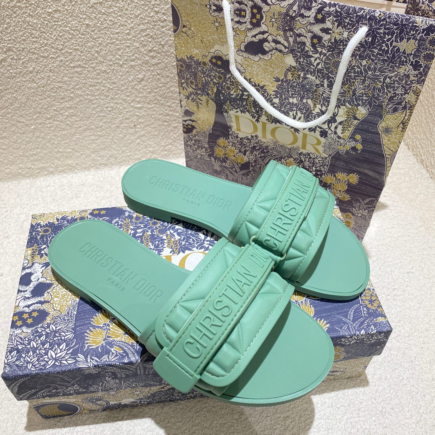 d-r Women's shoes Embroidered hook and loop slippers