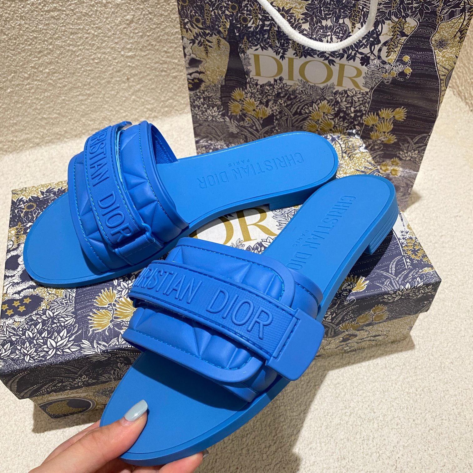 d-r Women's shoes Embroidered hook and loop slippers