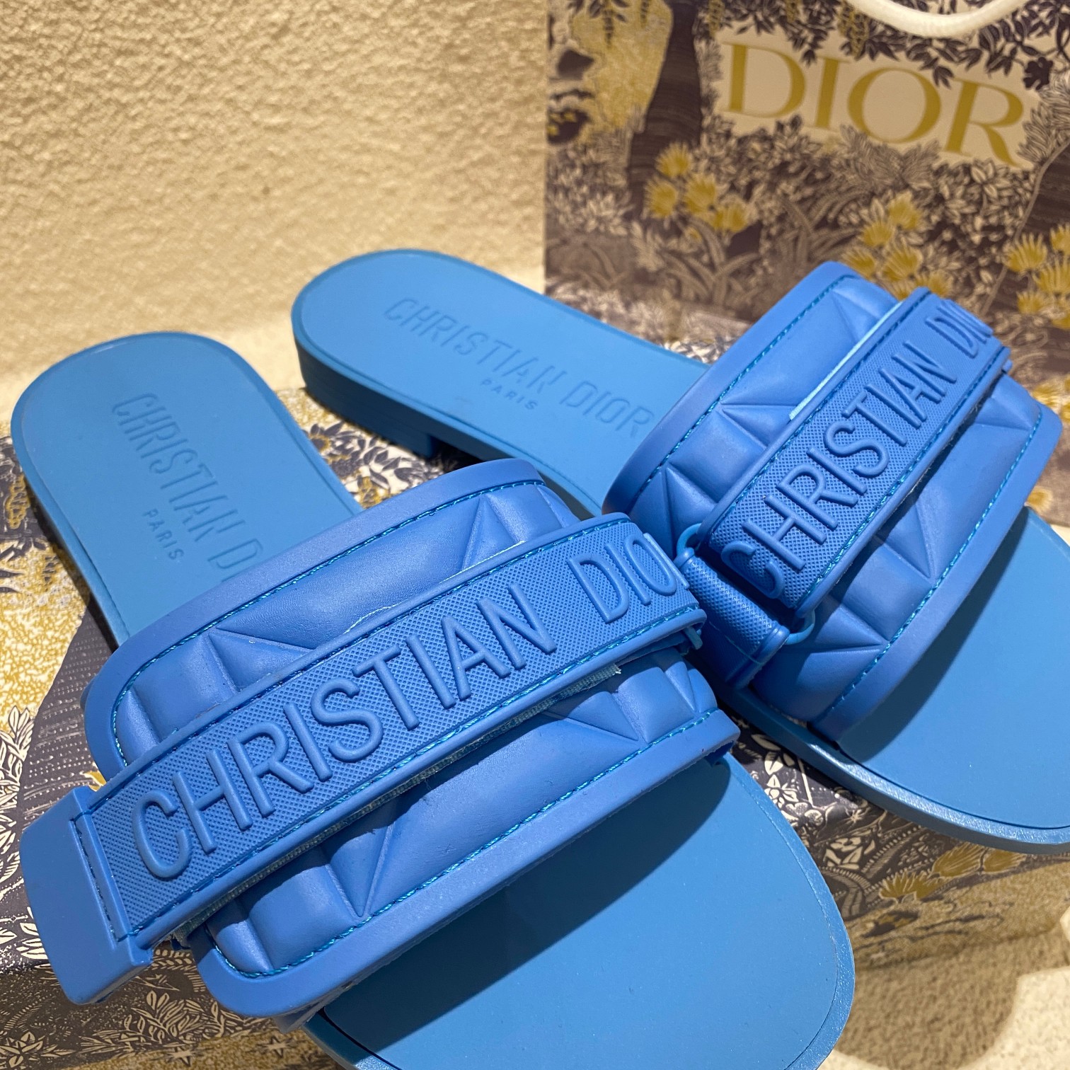 d-r Women's shoes Embroidered hook and loop slippers