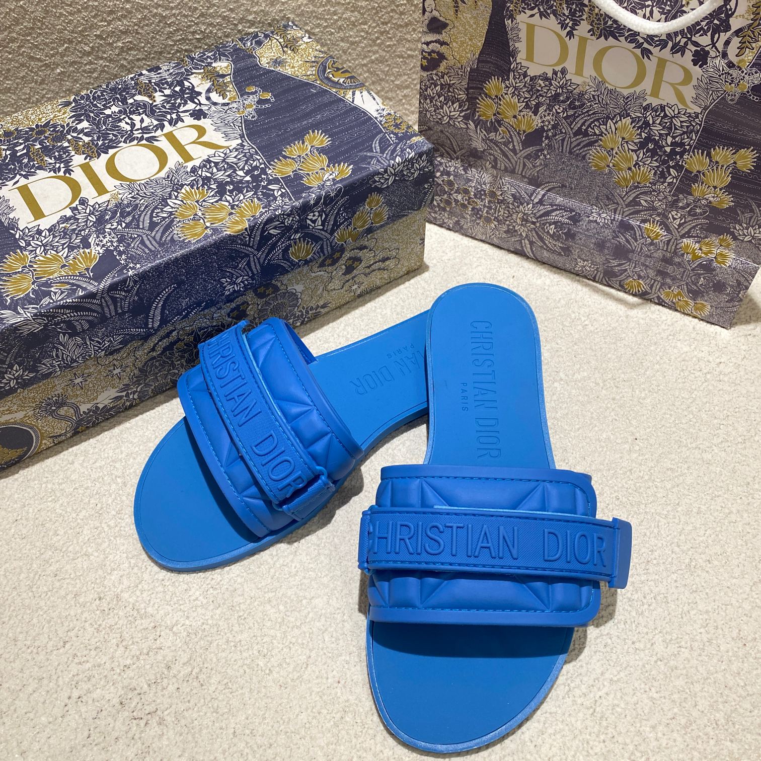 d-r Women's shoes Embroidered hook and loop slippers