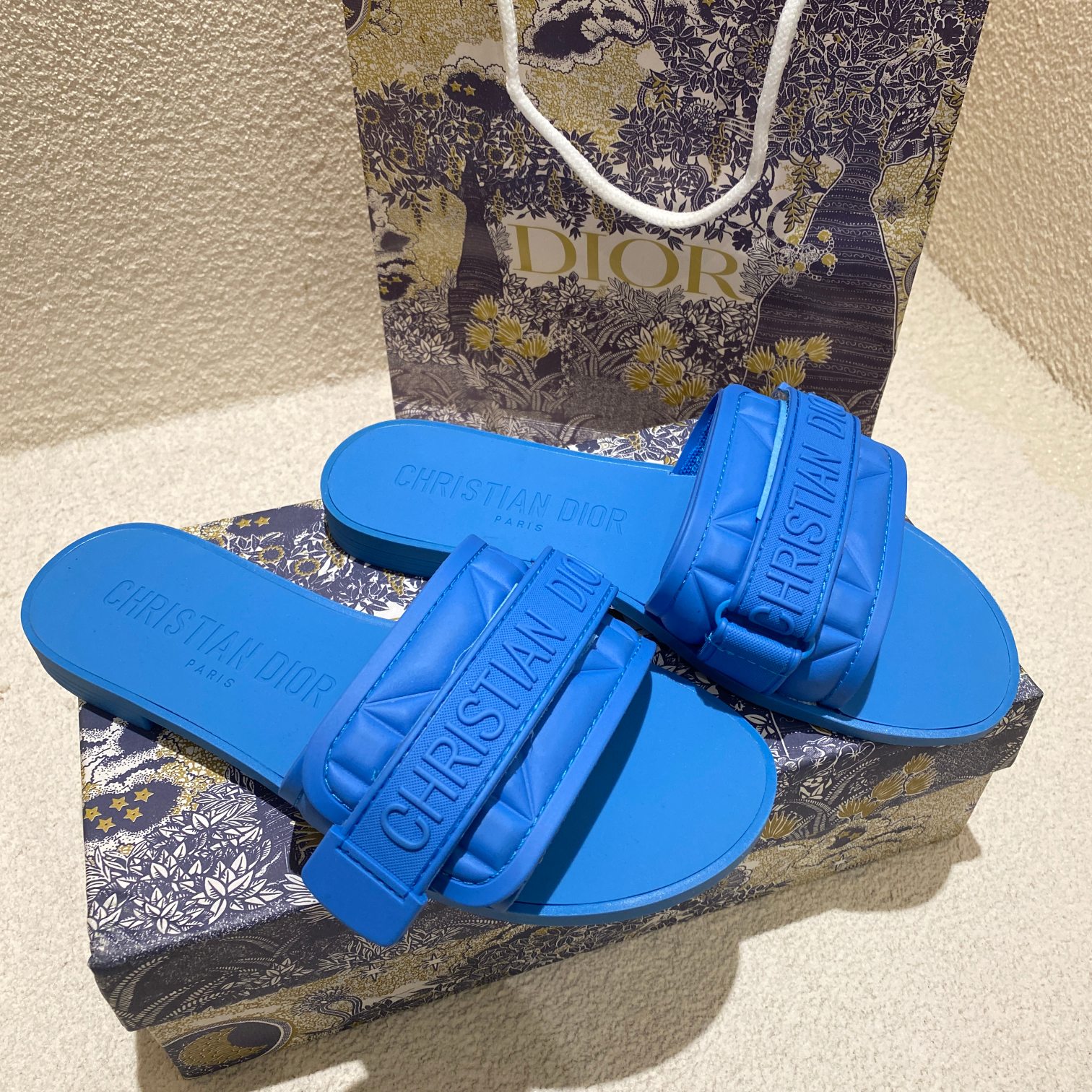 d-r Women's shoes Embroidered hook and loop slippers