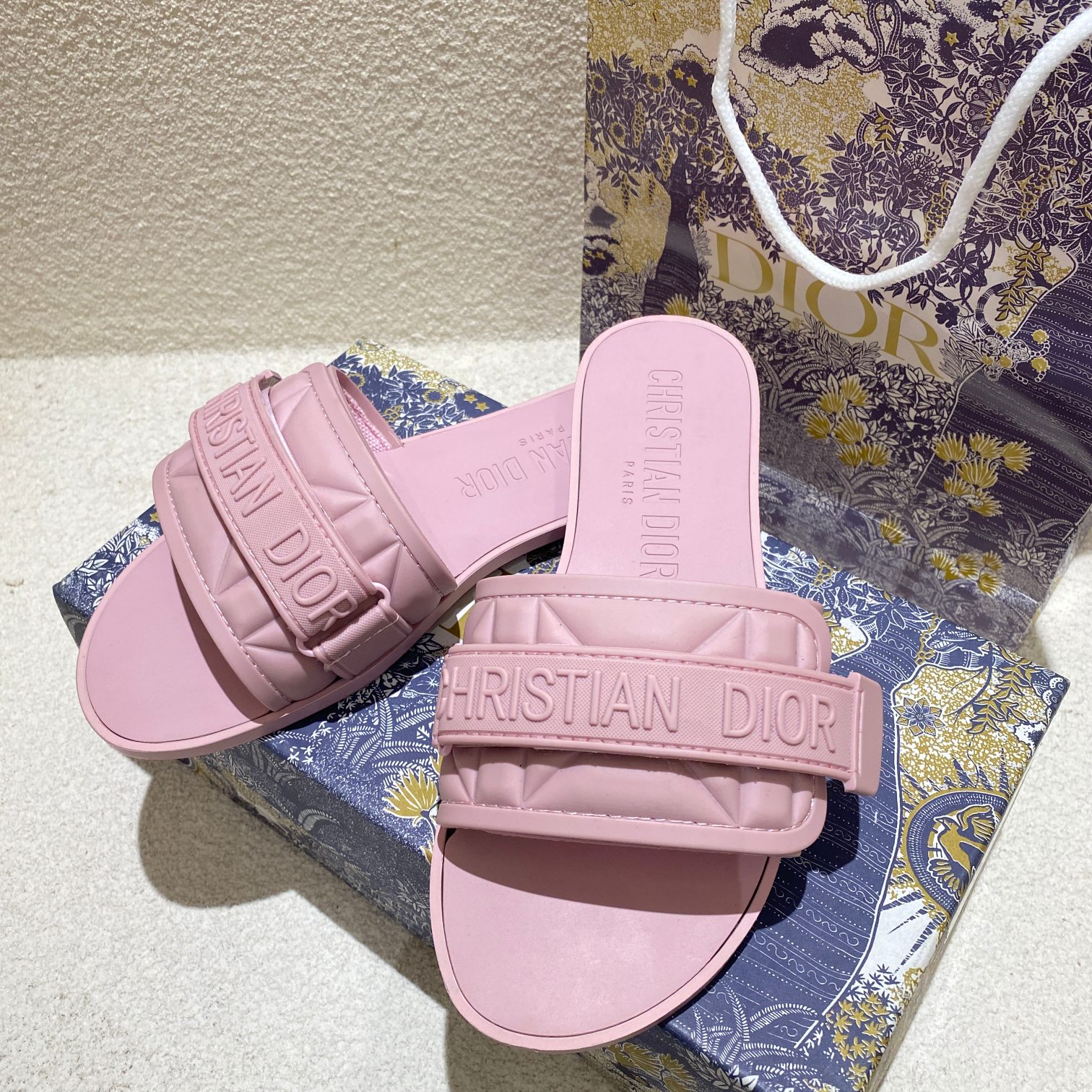 d-r Women's shoes Embroidered hook and loop slippers