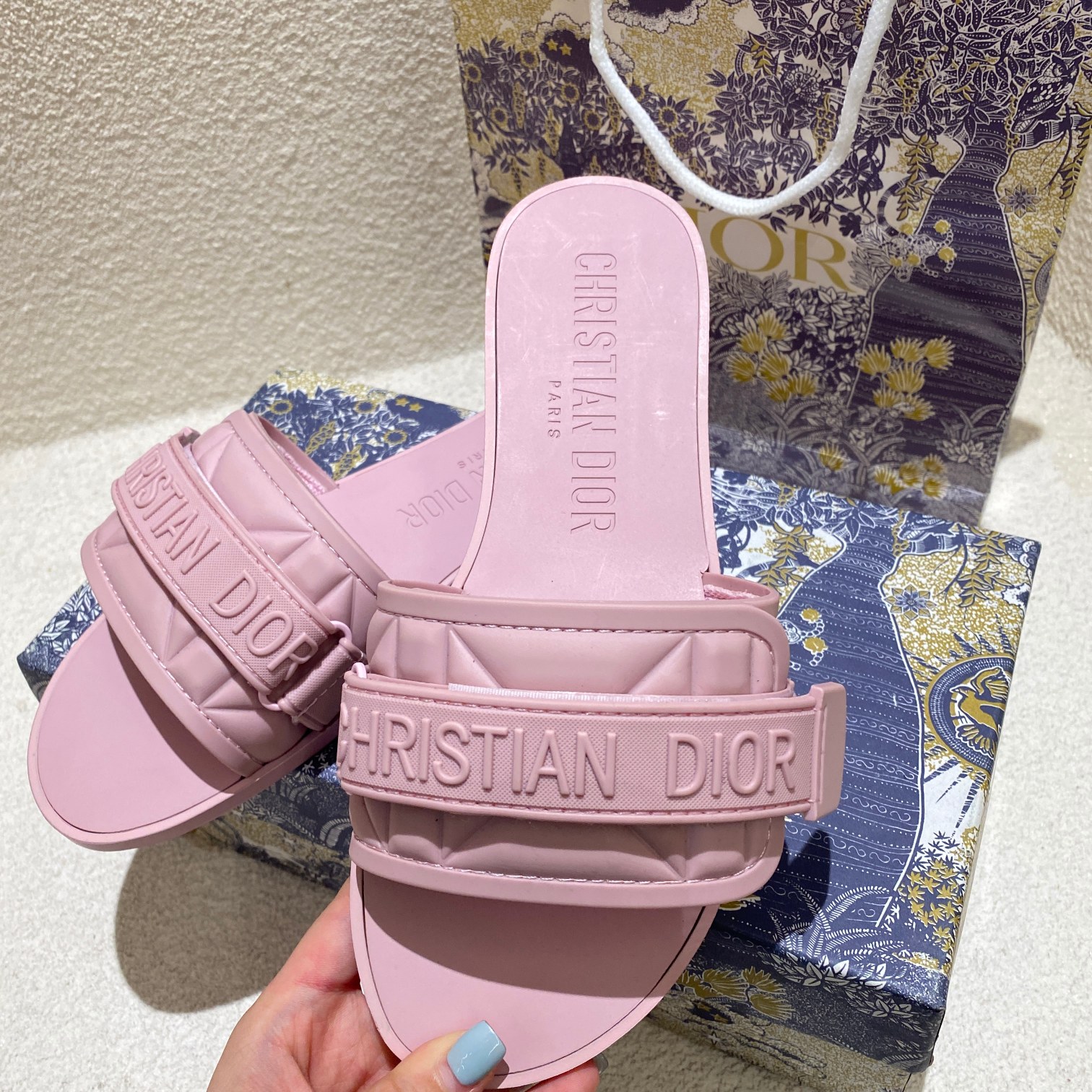 d-r Women's shoes Embroidered hook and loop slippers