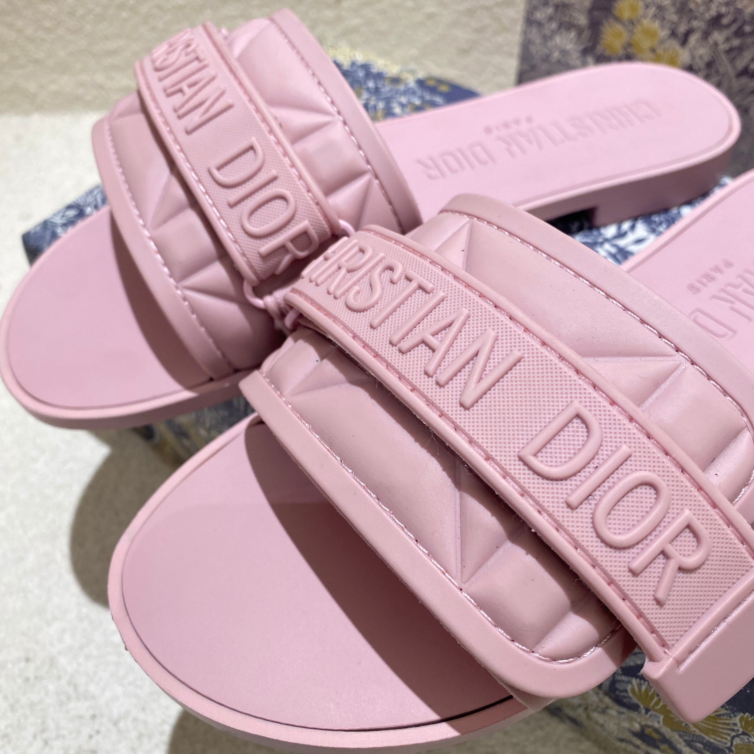 d-r Women's shoes Embroidered hook and loop slippers