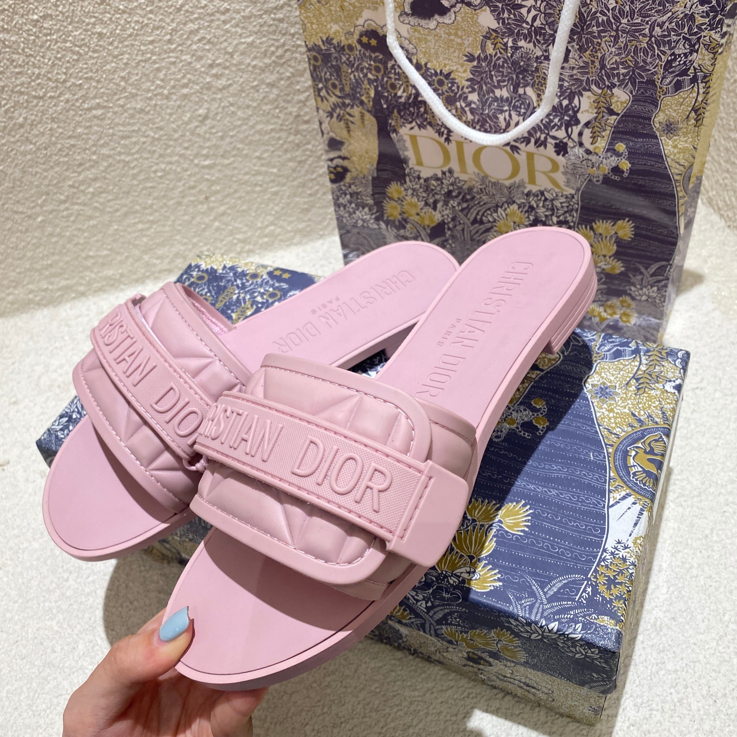 d-r Women's shoes Embroidered hook and loop slippers