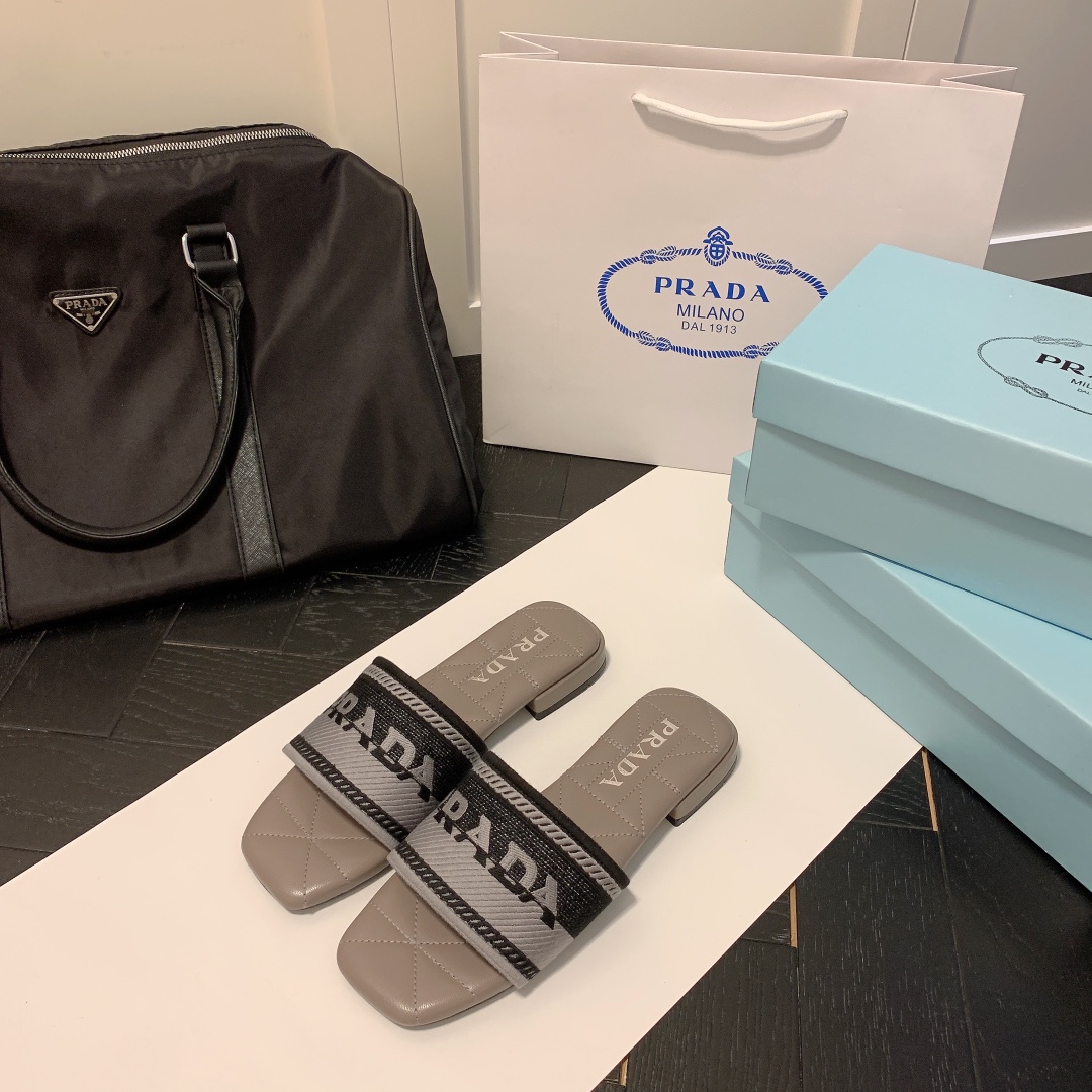 P-A Flat embroidered slippers