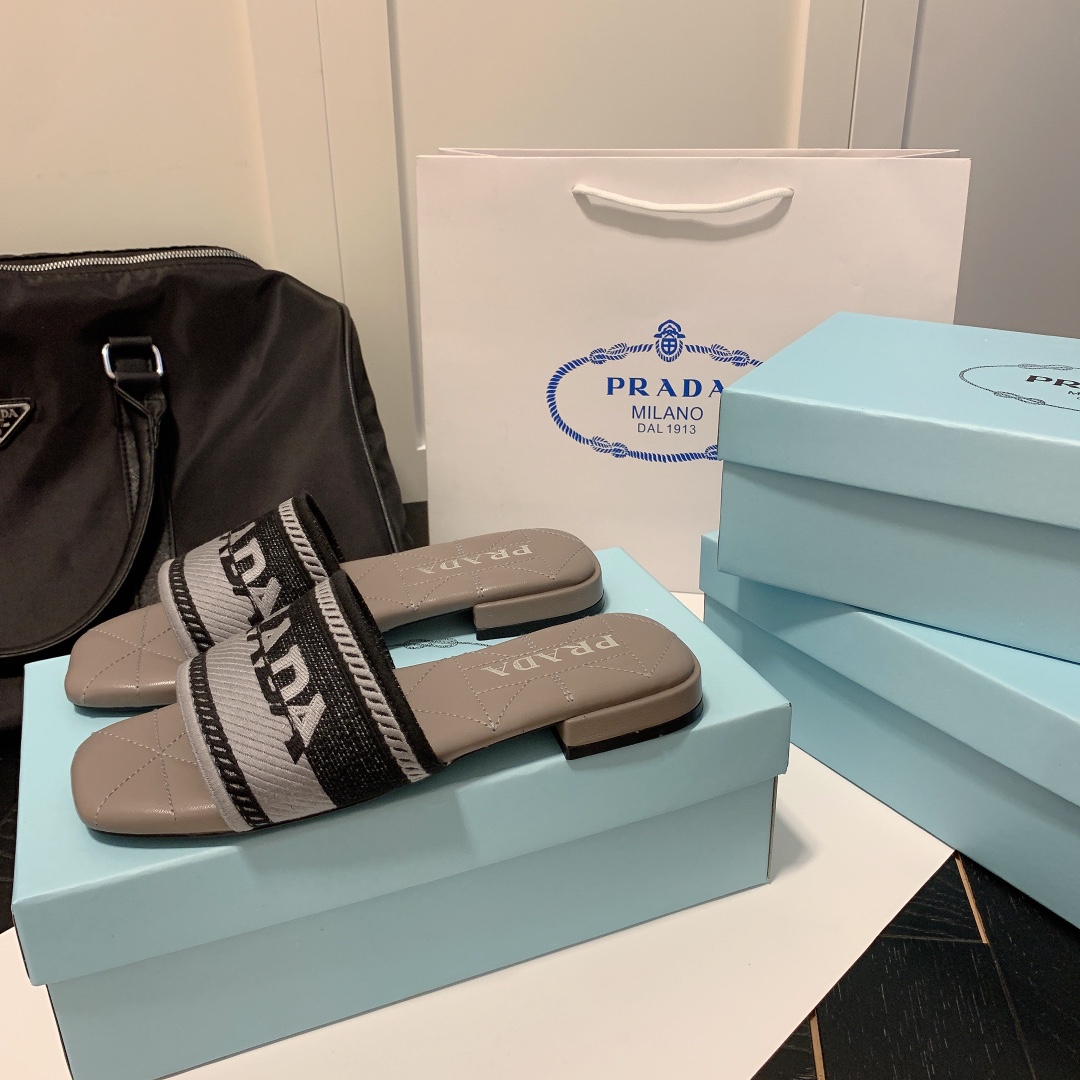 P-A Flat embroidered slippers