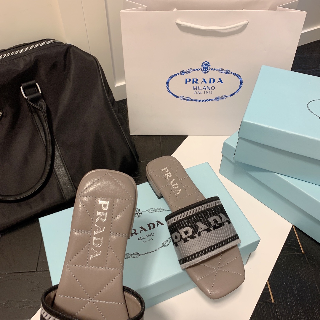 P-A Flat embroidered slippers