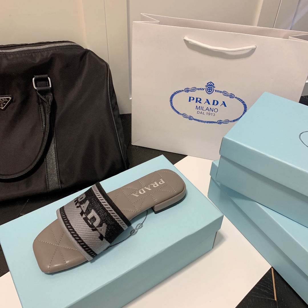 P-A Flat embroidered slippers