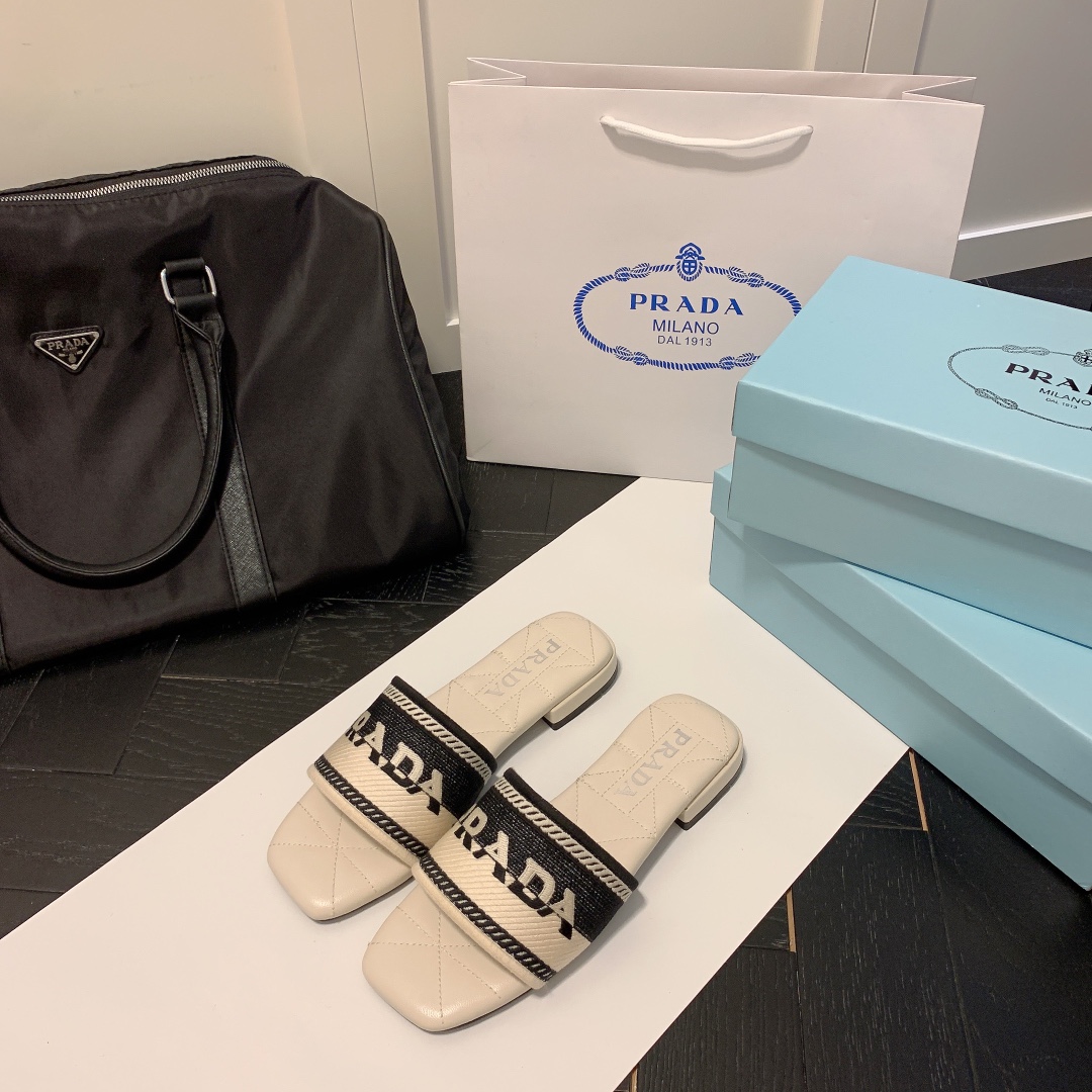 P-A Flat embroidered slippers