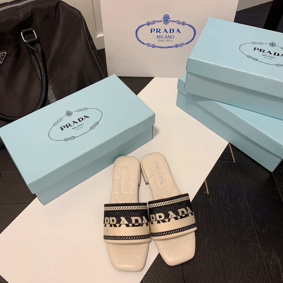 P-A Flat embroidered slippers