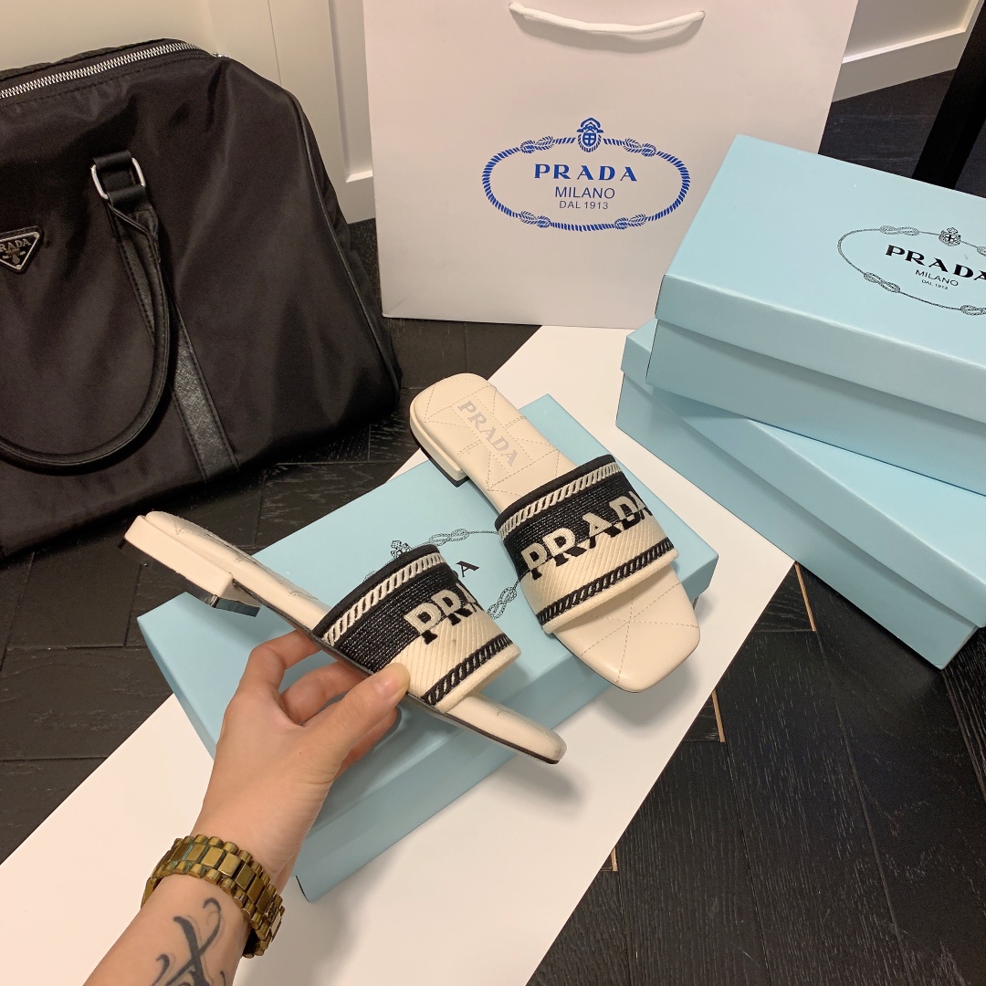 P-A Flat embroidered slippers