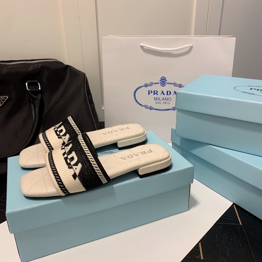 P-A Flat embroidered slippers