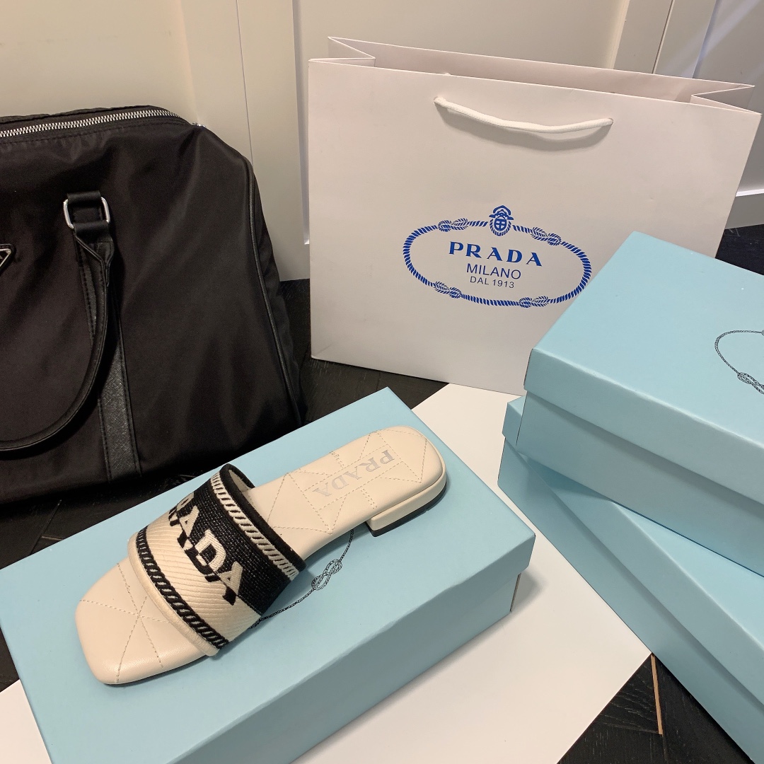 P-A Flat embroidered slippers