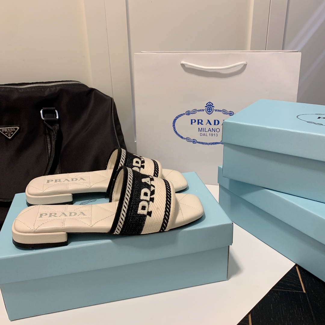 P-A Flat embroidered slippers