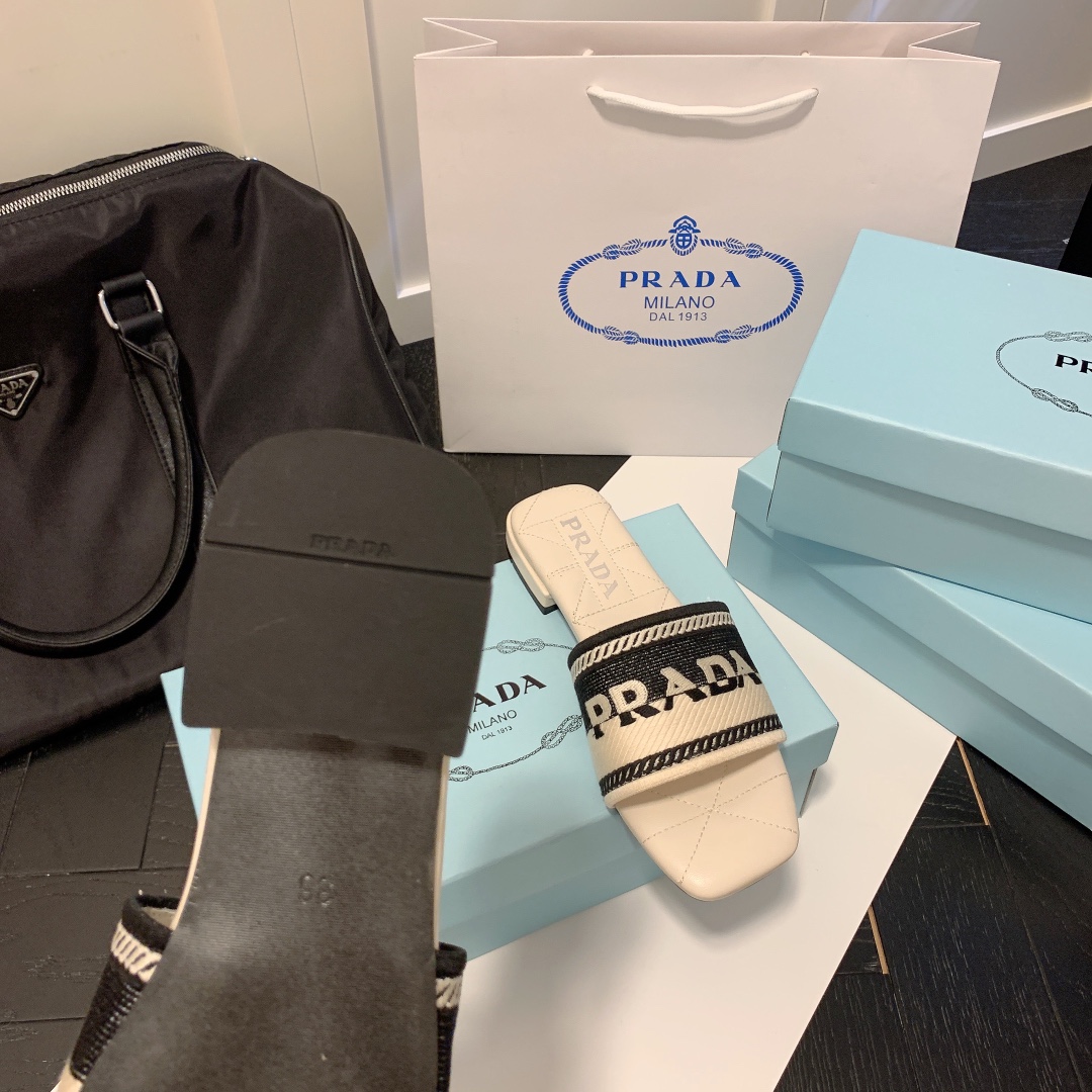 P-A Flat embroidered slippers