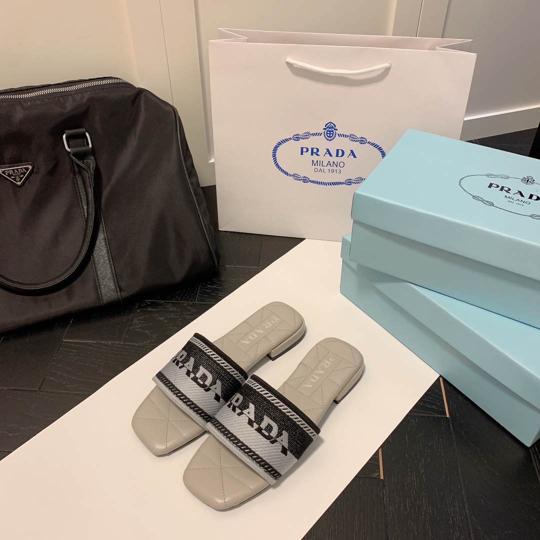 P-A Flat embroidered slippers